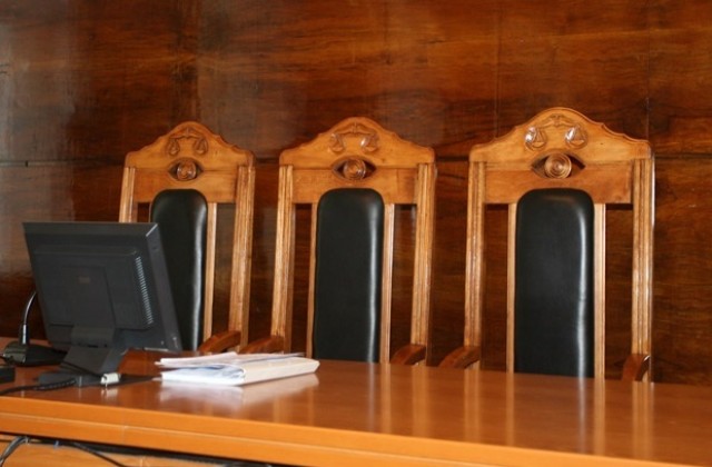 Наркозависими глобени за притежание на малки дози хероин