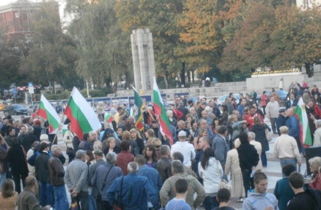Над 500 жители на габровска област протестираха тази вечер срещу мандата на ДПС