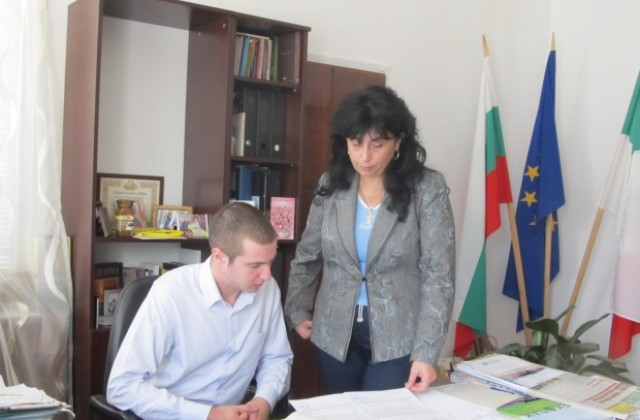 Ученици управляваха за ден Община Лясковец