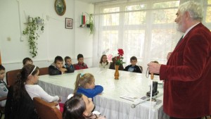 Третокласници се срещнаха с незрящи по повод Деня на белия