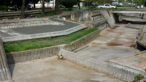 Какво наложи прекратяването на поръчката за Водните огледала и Пеещия