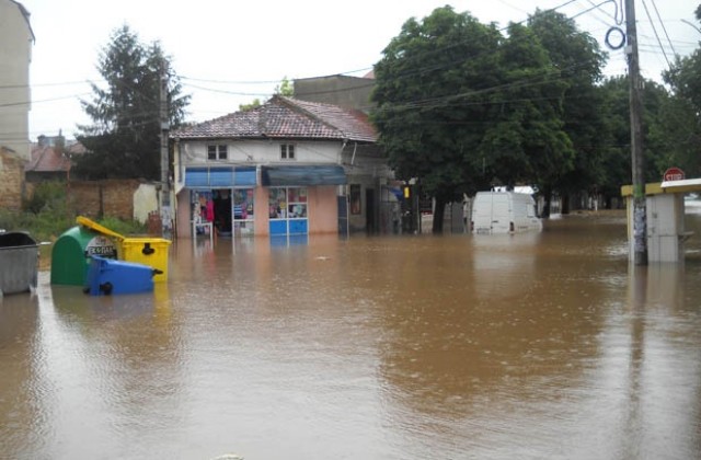 Изплащат държавната помощ за пострадалите от наводнението