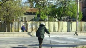 Пешеходка пострада при катастрофа край болницата