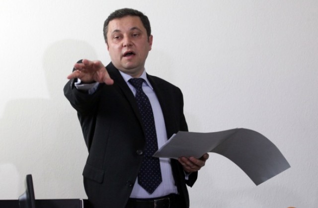 Яне Янев осъди варненски сайт, получава 4500 лева обезщетение