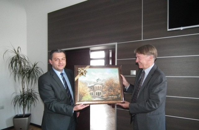 Кметът запозна посланика на Кралство Нидерландия с условията за бизнес в Севлиево