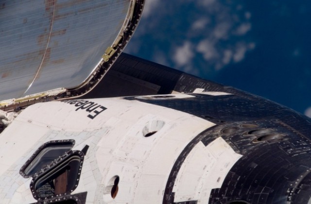 Двама астронавти от НАСА излязоха в открития космос