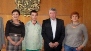 Мариян Марков от Помощно уще ПР Славейков представя Плевен на