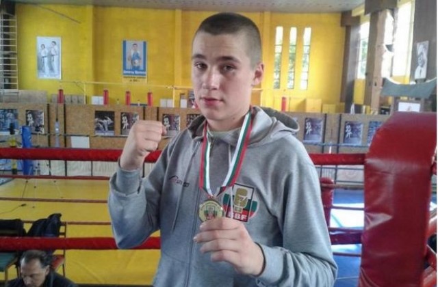 Сребърен медал спечели Николай Бебов за боксовия клуб в Червен бряг
