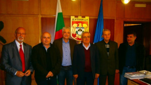 Кметове управлявали община Дупница се срещнаха при кмета Методи Чимев