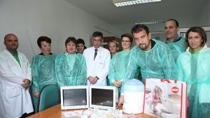 Коледният благотворителен търг на Дарик в грижа за недоносените бебета