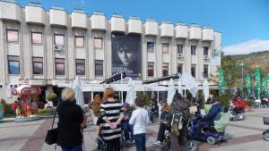 Хора в неравностойно положение протестираха мирно в Дупница