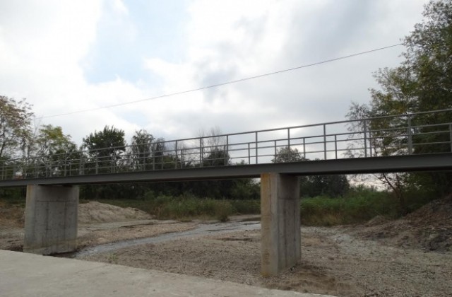 Община Гълъбово успя да възстанови два пешеходни моста в село Обручище