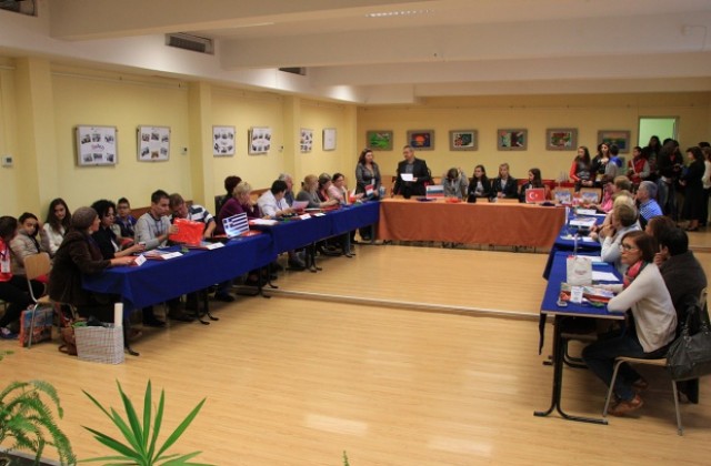 ОУ „Бачо Киро” във Велико Търново обменя опит с учители от девет държави