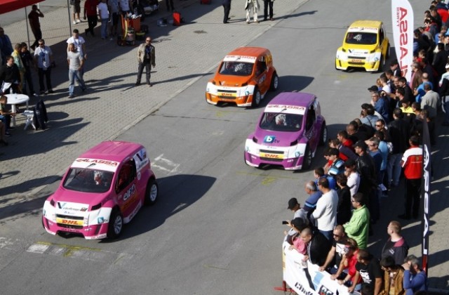 Искрен Маринов с купа и първо място  от V1 Challenge