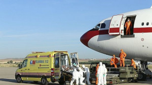 С ебола на борда