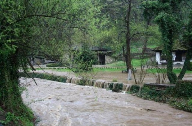 В Централна България дъждът ще достигне до 50-60 л/кв.м