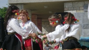 Пъзелът фолклор представят в Мартен