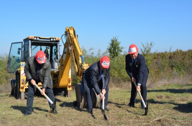 Първа копка на претоварна площадка за отпадъци направиха край Павликени
