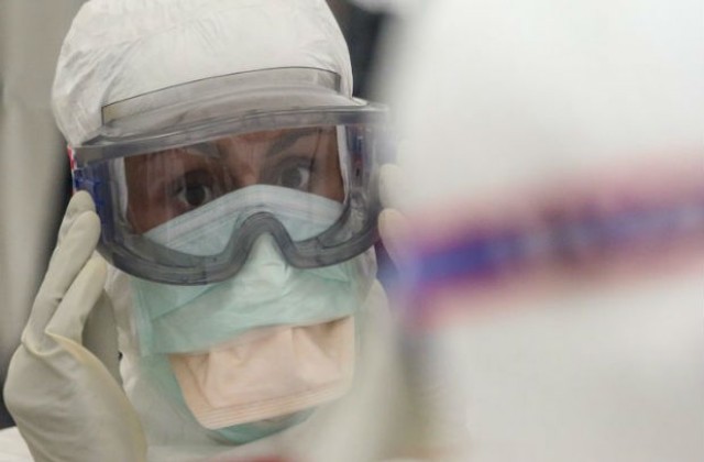 В САЩ за Хелоуин продават защитни костюми срещу ебола