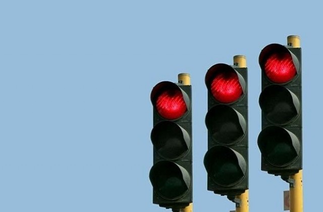 Светофарна уредба регулира движението по пътя Симитли - Разлог