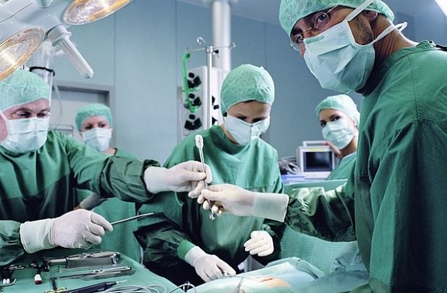 Лекари трансплантираха мъртво сърце