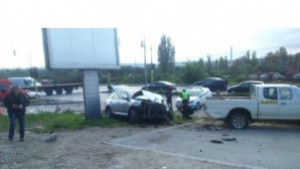 Мъж и жена загинаха в тежка катастрофа на ул Девня