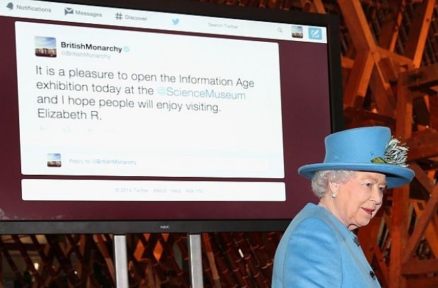 Кралица Елизабет Втора изпрати първия си туит (СНИМКИ)