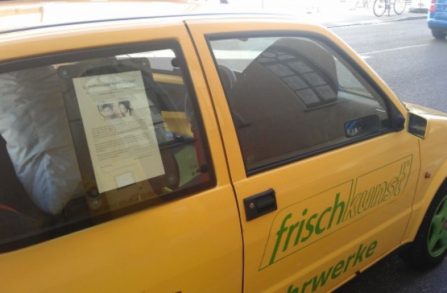 Автомобил-галерия показва първата си изложба