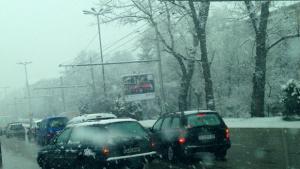 Улици и стръмни участъци в София са обработени със смеси