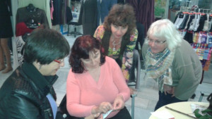 Изработване на шита дантела демонстрира работилница Седянка