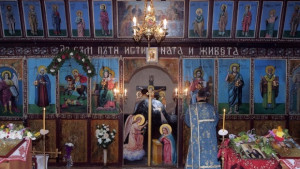 Свети Димитър язди бял кон а снежинките падат от бялата