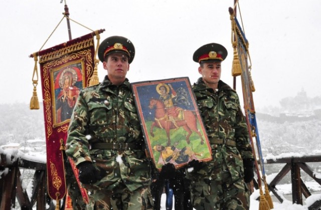 С литийно шествие и курбан за здраве почетохме Димитровден и 829 г. от въстанието на Асен и Петър