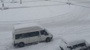 Мобилизират допълнителна техника и екипи в борбата със снега