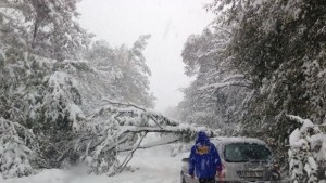 Град Шипка още е без електричество и вода