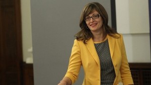 Захариева Не трябва да има натиск за оставката на Искров