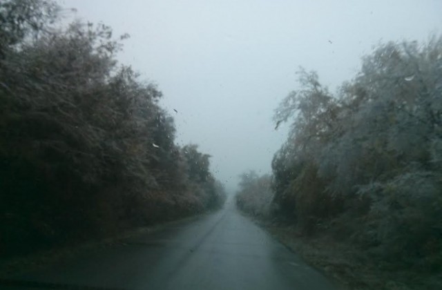 Пътят за Новосел остава затворен