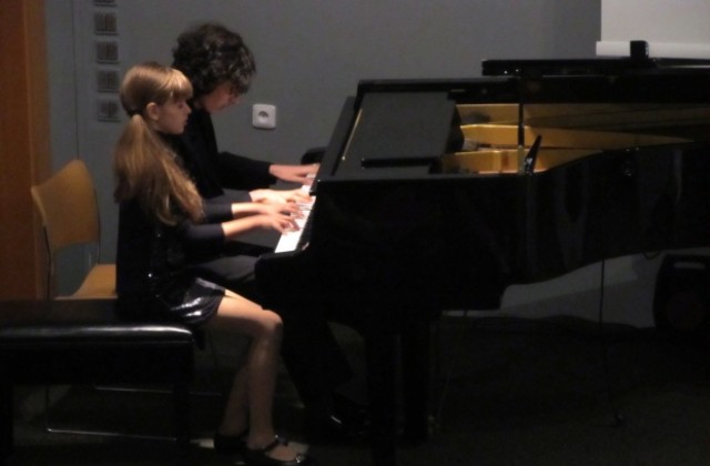 Млади музиканти свириха за Годината на чешката музика в София