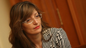 Захариева Трябва да се наеме фирма за събиране на кредитите