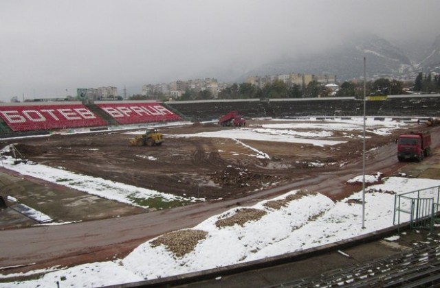 Напредва ремонтът на стадиона във Враца