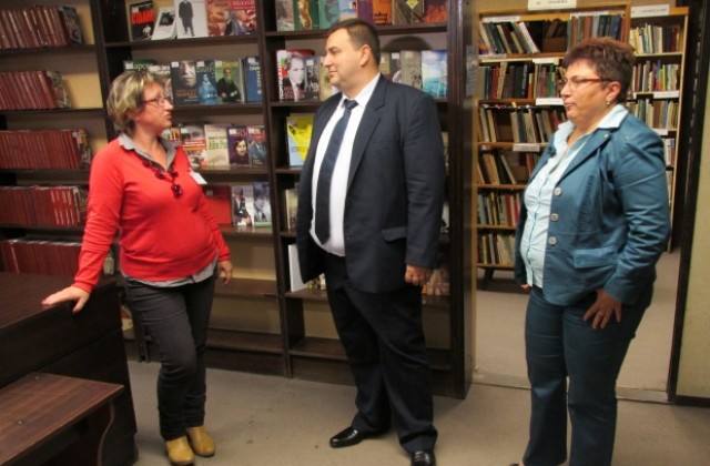Евродепутатът Емил Радев стана посланик на библиотеките