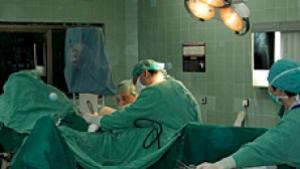 Момиче бере душа след удар от влак