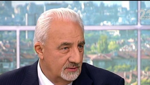 Радев Законът за КТБ е като Ал Капоне да протестира