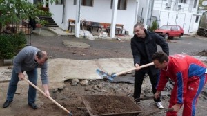 Хора от ГЕРБ помогнаха в Черниците и Аязмото