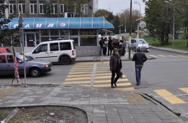 Нова пешеходна пътека за незрящи