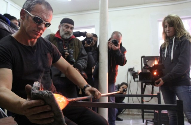 Кабинет за обработка на горещо стъкло заработи във ВТУ