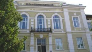 Общинският съвет пак спаси Хуманитарна гимназия дават й 28 000