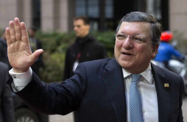 Барозу предаде символично на Юнкер председателството на ЕК