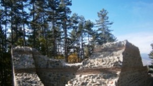 Видеонаблюдение и пътническо влакче към Крепостната стена на Хисарлъка