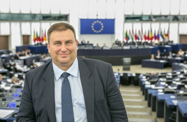 Емил Радев: Българските власти да идентифицират българските членове на Ислямска държава
