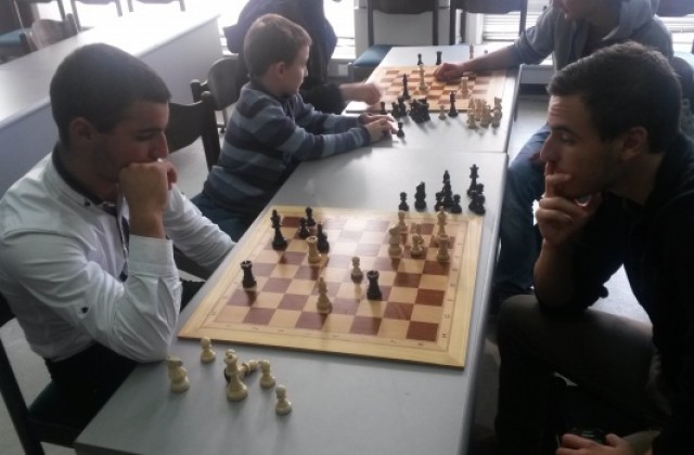 Деца от Сливенска област премериха сили в шахматен турнир